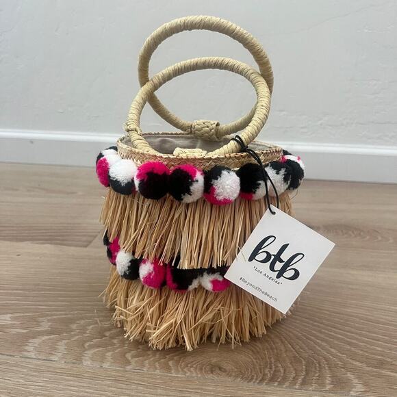 NWT $155 BTB LA Liv Round Raffia Straw Bucket Bag - Picture 4 of 8